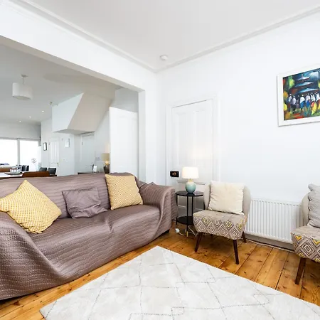 Large 3 Bed Family - 5 Min From Train Station * Dublino