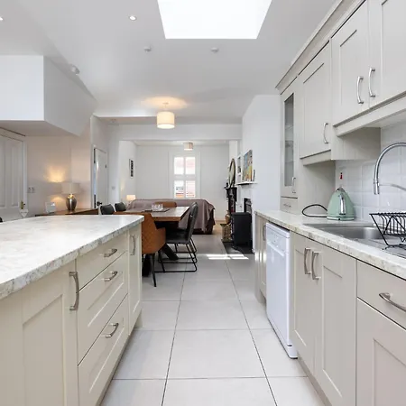 Large 3 Bed Family - 5 Min From Train Station 度假居 都柏林