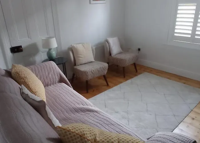 Large 3 Bed Family - 5 Min From Train Station Casa de Férias