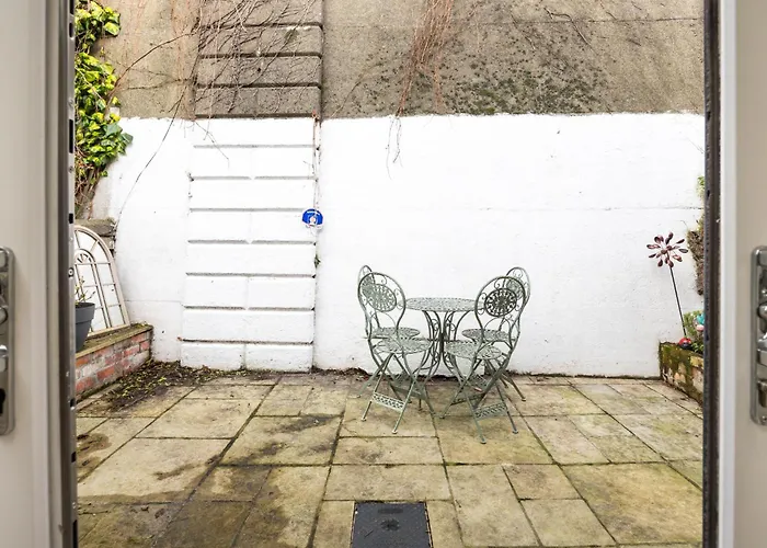 Large 3 Bed Family - 5 Min From Train Station Casa de Férias