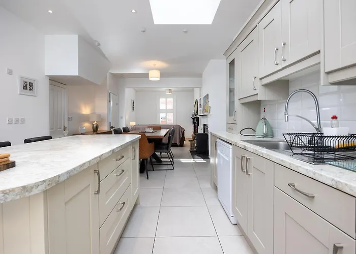 Large 3 Bed Family - 5 Min From Train Station Casa de Férias Dublin