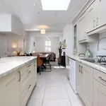 Large 3 Bed Family - 5 Min From Train Station Feriehus Dublin